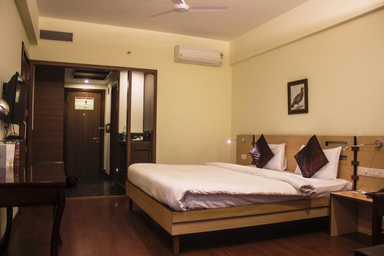 Savoy Greens Hotel Kasauli Exterior photo